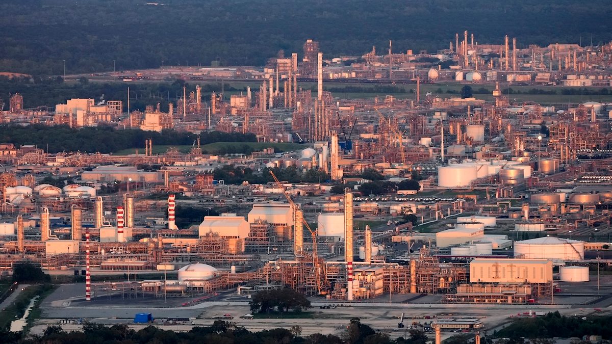 photo of A Hard-Won Rule to Cut Chemical Plant Pollution Is Being Unraveled image