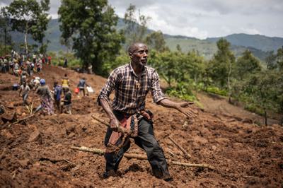 Volunteers search for bodies in the aftermath of a 2024 landslide in the Geze Gofa district in southern Ethiopia.