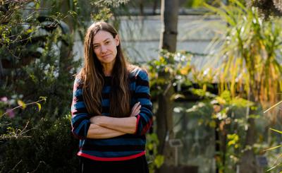 Mycologist Toby Kiers.