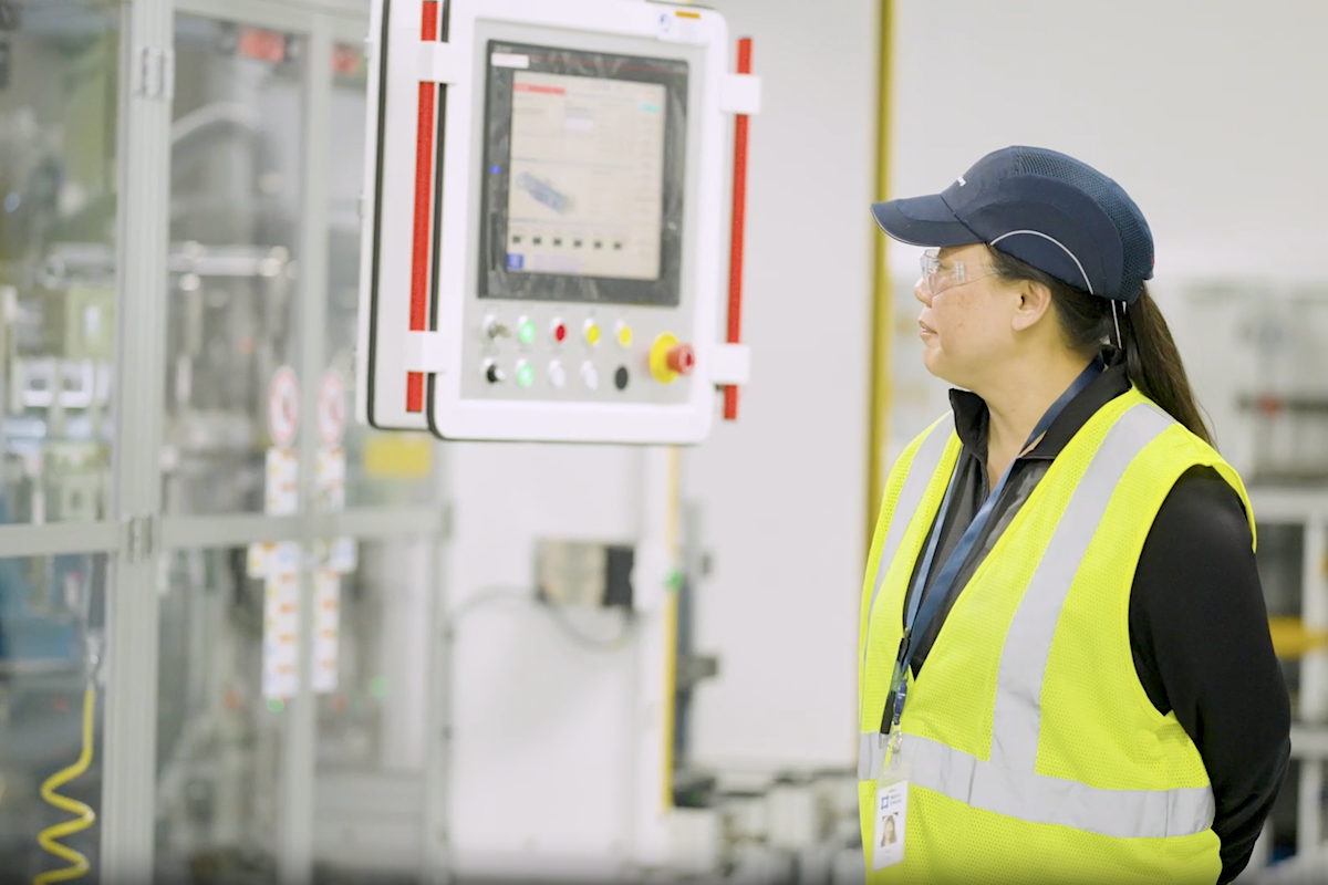 As U.S. Pulls Support for Clean Tech, Manufacturing Takes a Hit