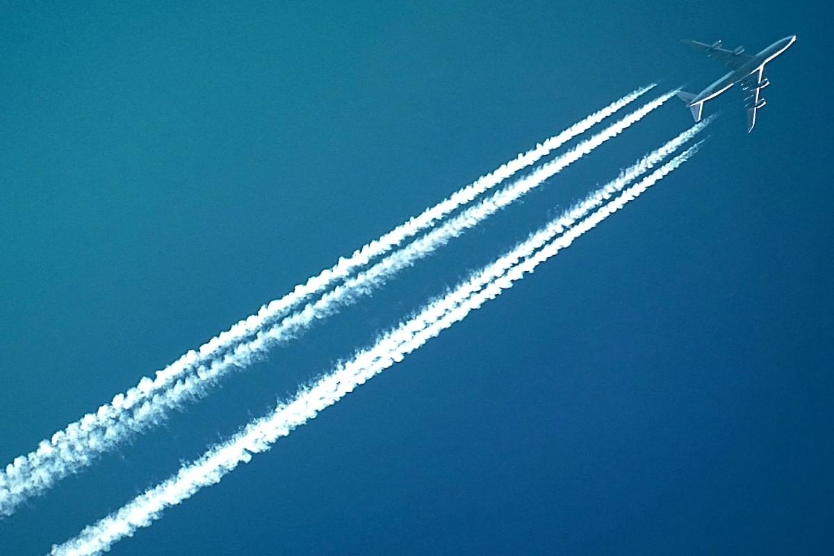 Russia's War Is Driving Up Emissions by Forcing Planes to Reroute