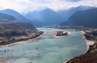 雅魯藏布大峽谷。