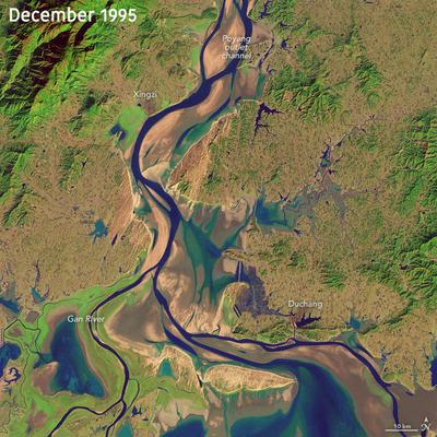 Satellite images from 1995 and 2013 show the impact of sand mining on the waterway connecting China's Poyang Lake and the Yangtze River.